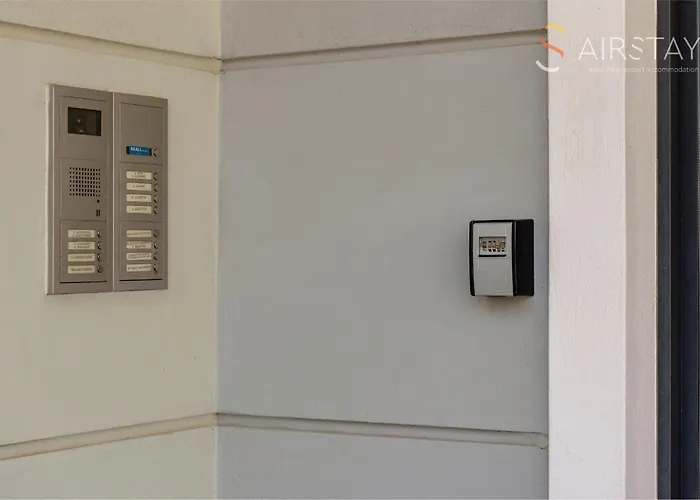 Akali Apartment Airport By Airstay